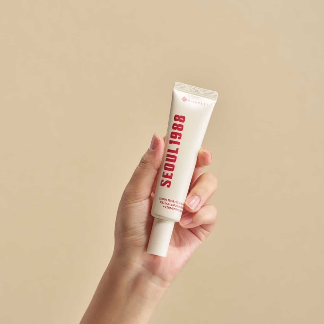 K-Secret Crème pour les yeux SEOUL 1988 Rétinal avec une main