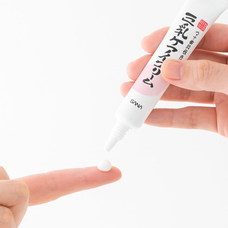 Sana crème anti-rides pour le contour des yeux au lait de soja texture