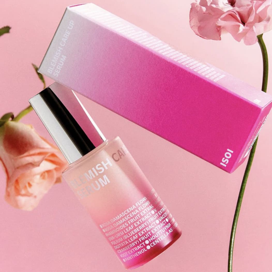 Isoi sérum blemish care avec des roses