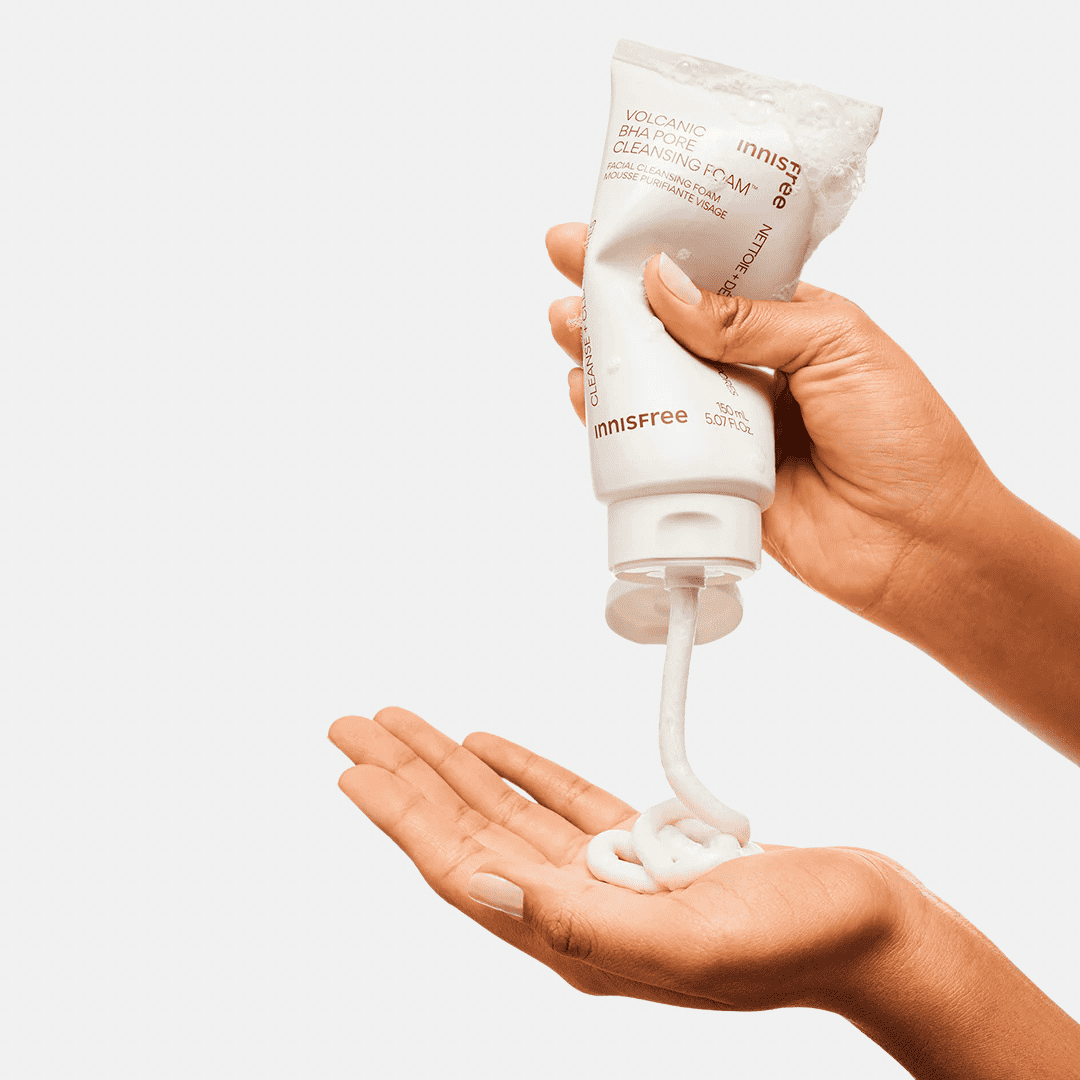 Innisfree Mousse nettoyante aux cendres volcaniques et BHA pour les pores texture
