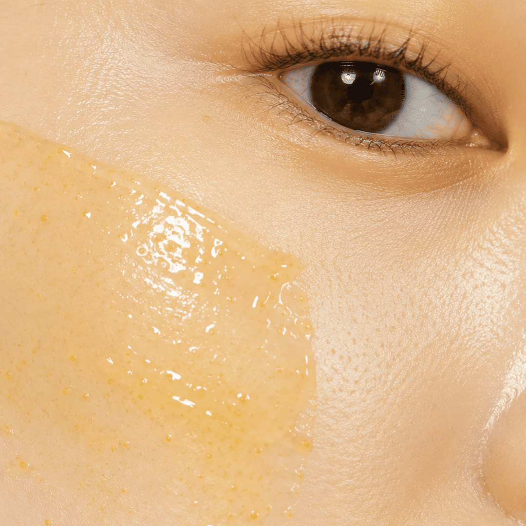 Texture du peeling anti-taches à l’acide kojique et curcuma de Medicube
