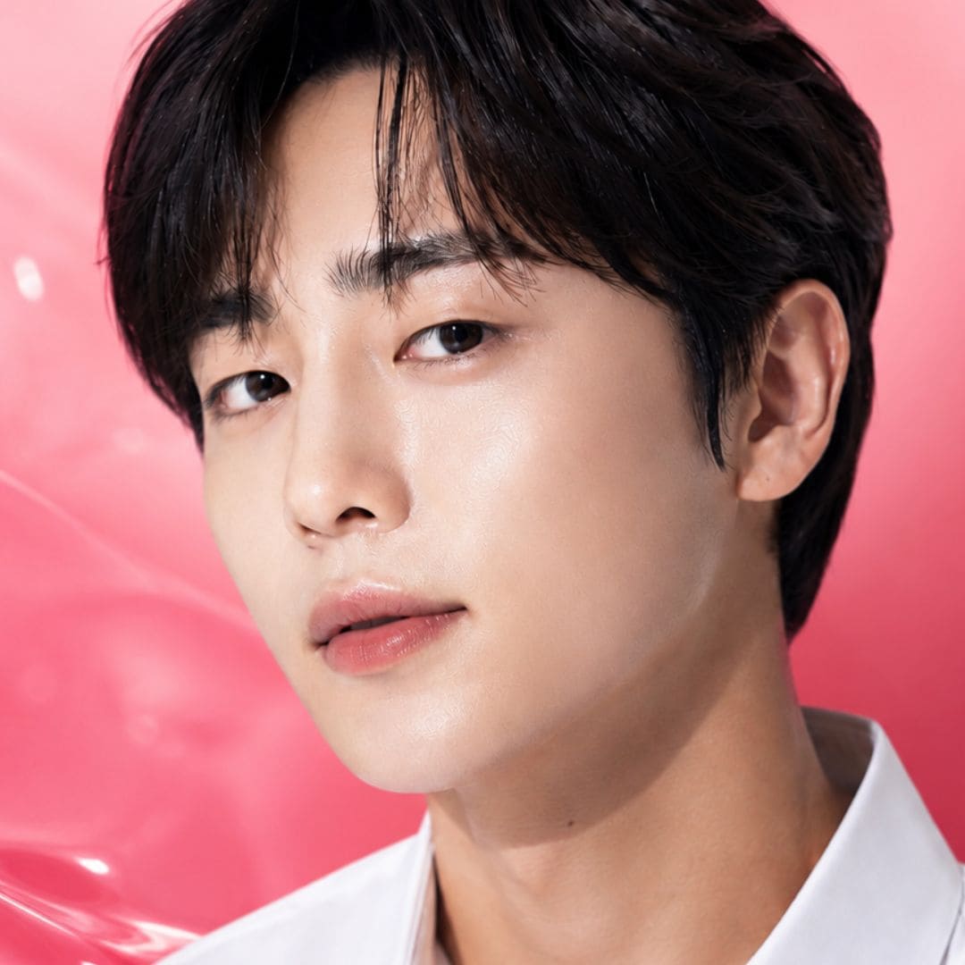 Visage d'une coréen qui utilise le serum Medicube au PDRN collagène