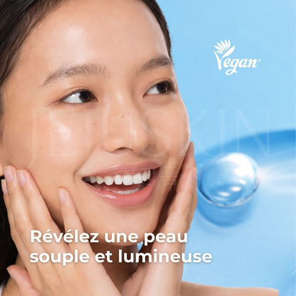 Visage d'une femme avec le tonique booster d’hydratation à l’acide hyaluronique Dive-In de Torriden