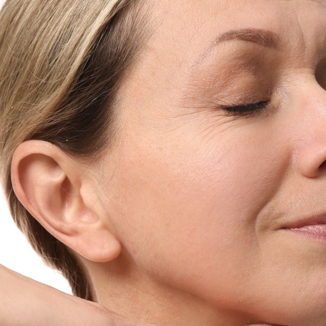 Visage d'une femme agée avec une belle peau
