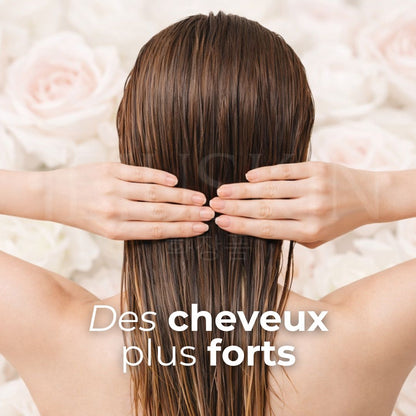 Une image d'une femme qui utilise l'huile capillaire réparatrice &honey