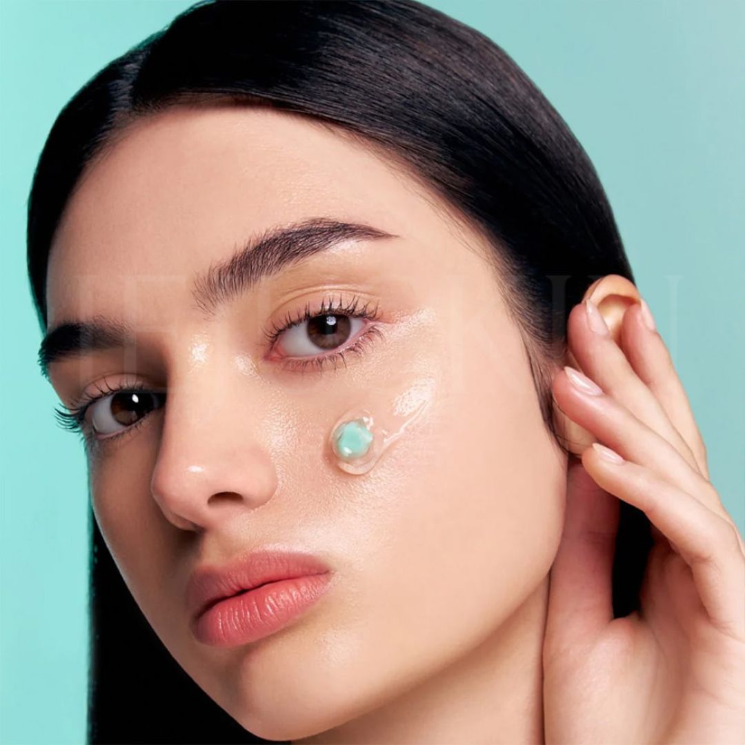 Visage d'une femme qui utilise la crème capsules régénérante au PDRN  de VT cosmetics