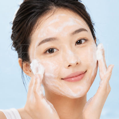Visage de la texture du nettoyant au pH faible Good morning gel de Cosrx