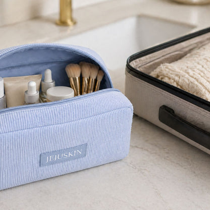 La trousse de toilette Jejuskin avec de la skincare dedans