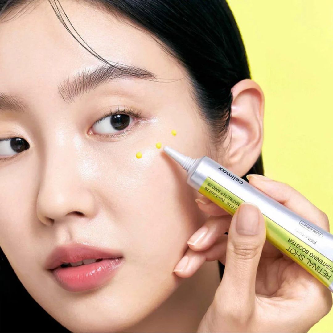 Une femme qui utilise le serum au retinal de celimax sur sa peau