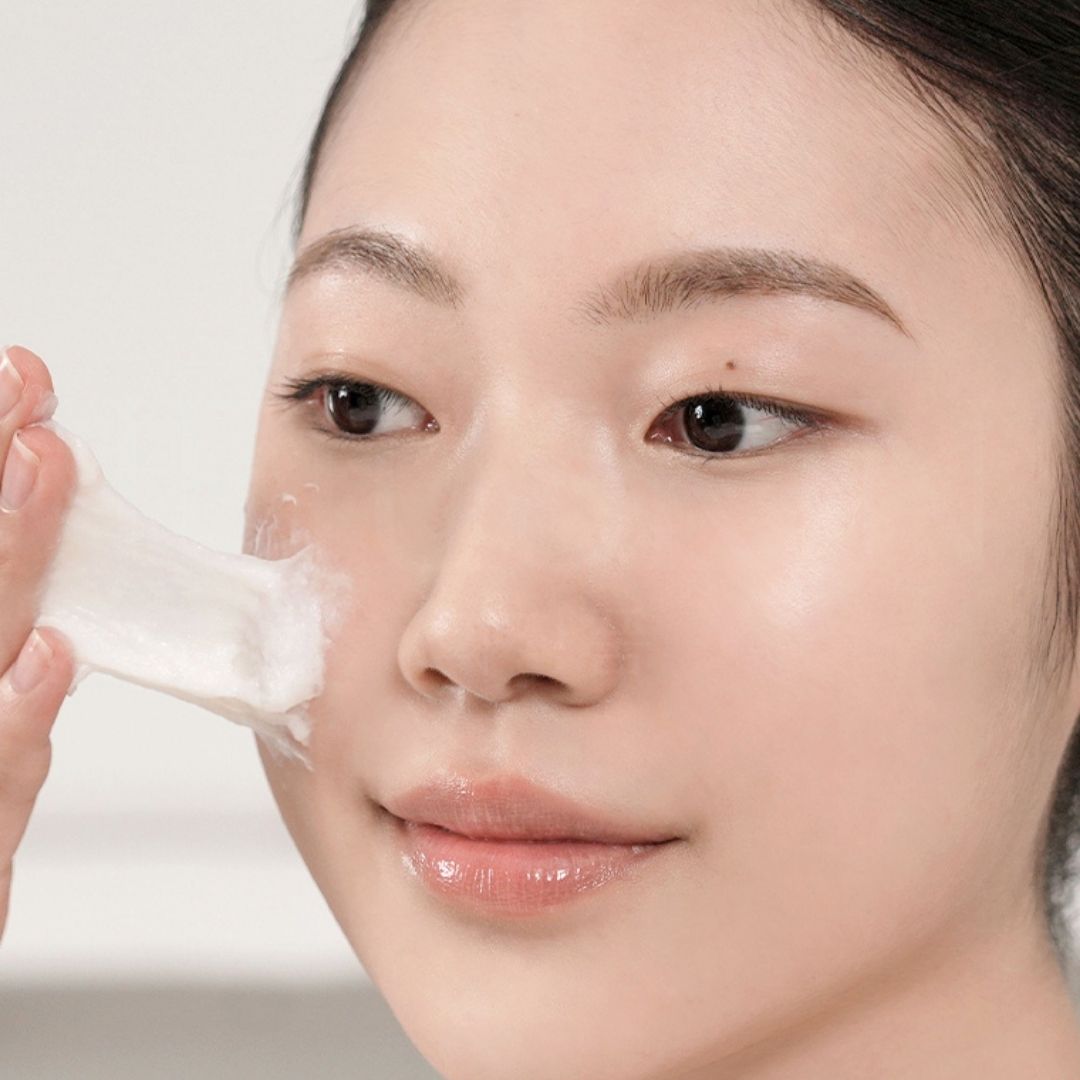 Texture du nettoyant et masque 2-en-1 éclat à l’eau de riz de Mizon