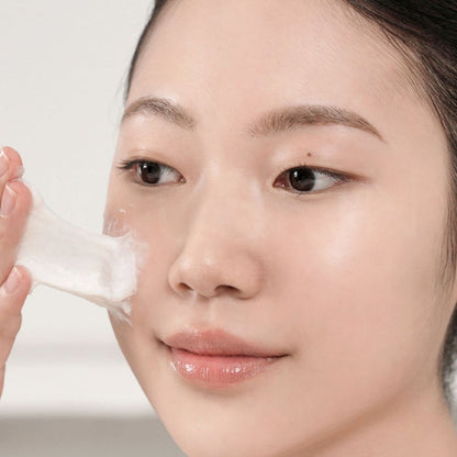 Texture du nettoyant et masque 2-en-1 éclat à l’eau de riz de Mizon