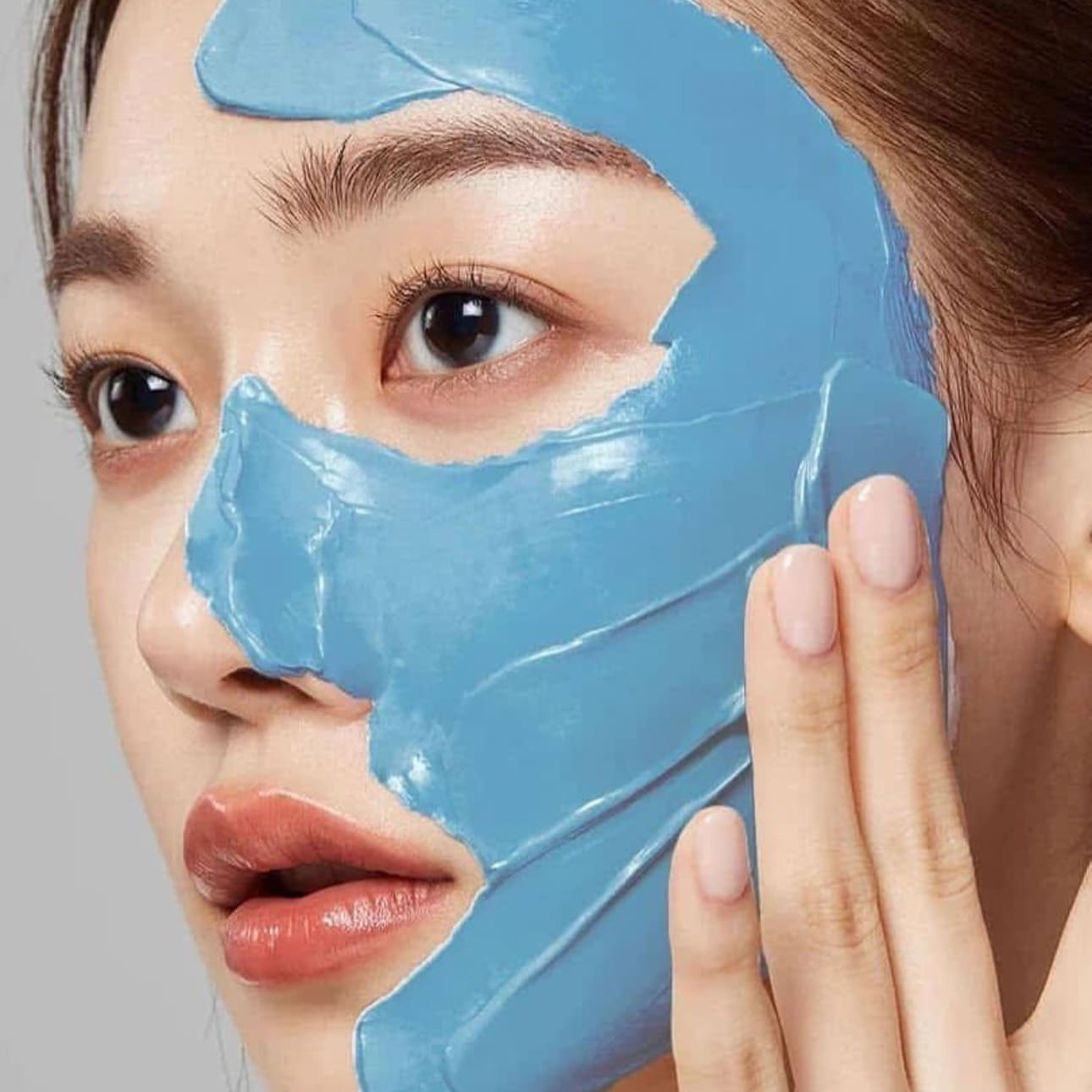 Masque medicine zero pore sur le visage d’une femme