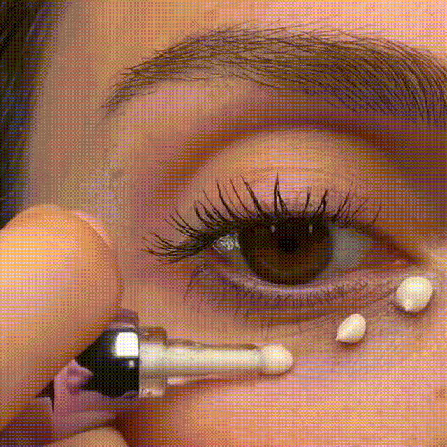 gif de la crème contour des yeux anti-âge au rétinol et NAD+ 