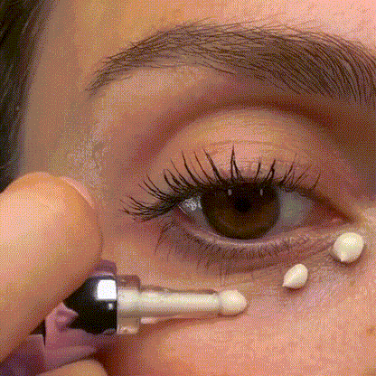 gif de la crème contour des yeux anti-âge au rétinol et NAD+ 