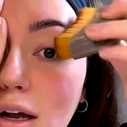 Utilisation de la brosse de drainage lymphatique pour le visage