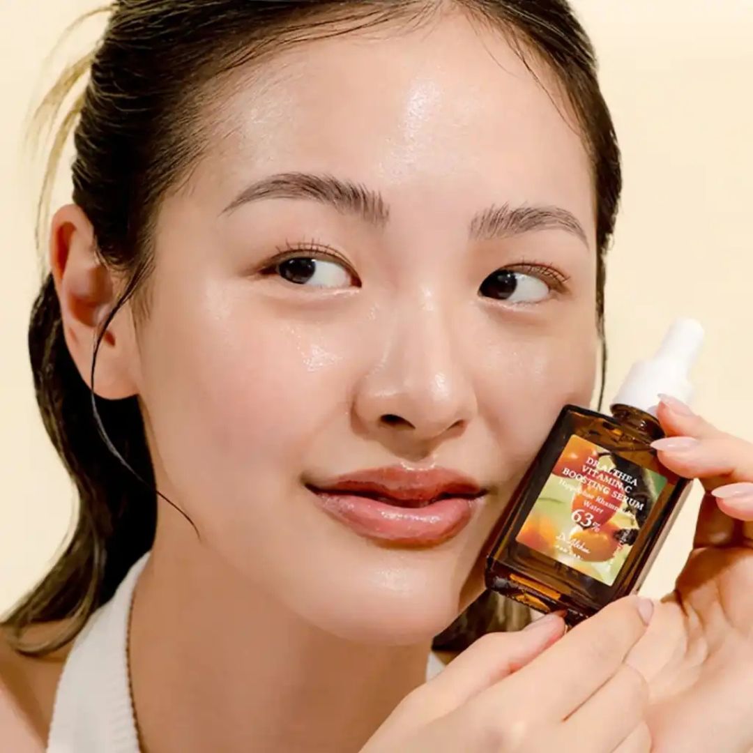 Serum vitamine c avec un visage féminin