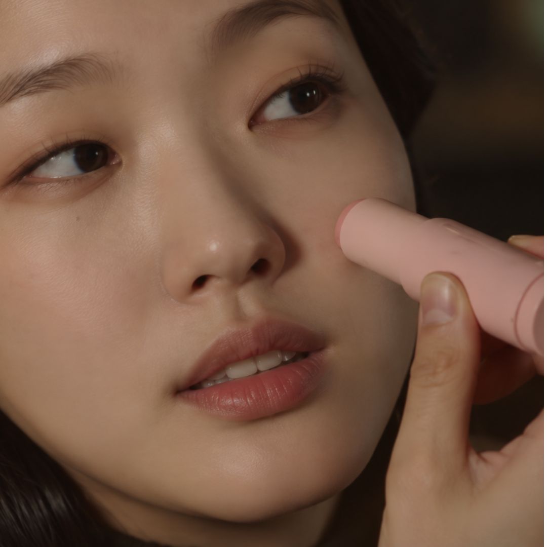 Vu le baume hydratant anti-rides Vita MQNY au collagène de Macqueen dans les Kdramas