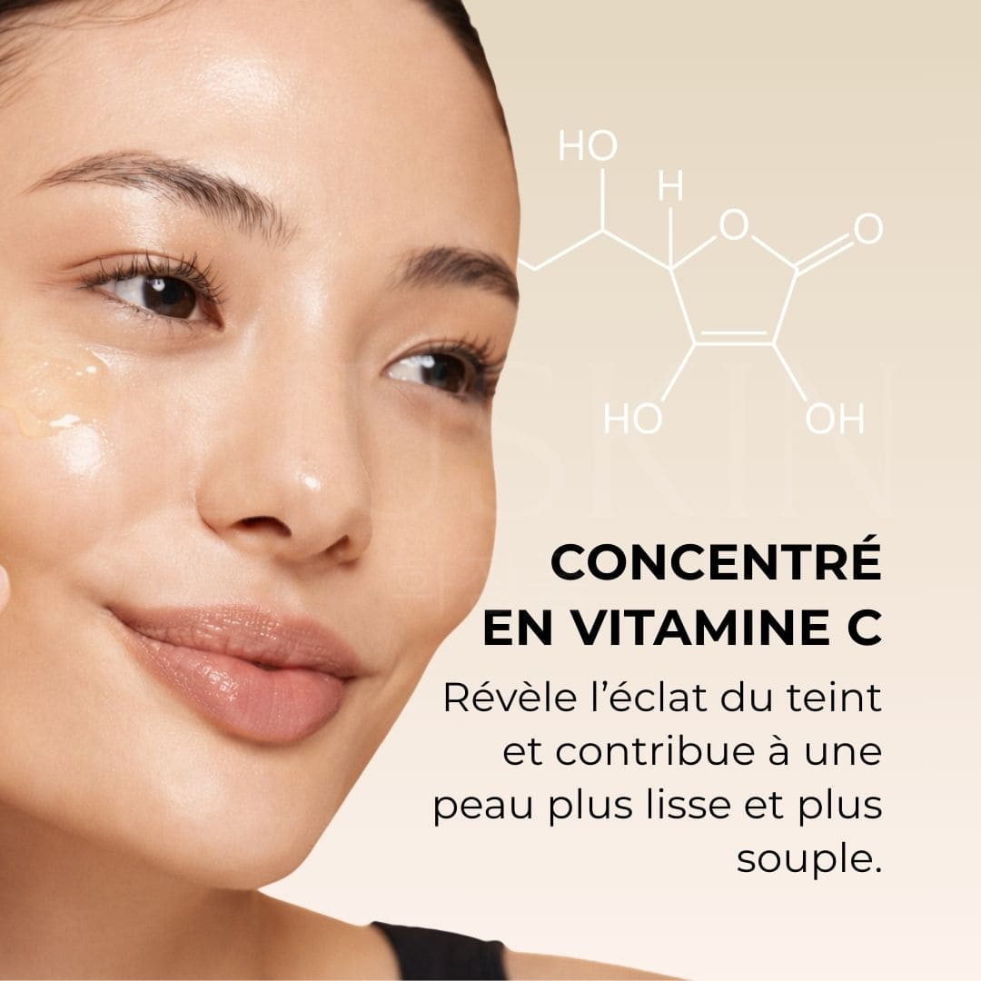 Image d'une femme avec l'ampoule Age-R à la vitamine C de Medicube