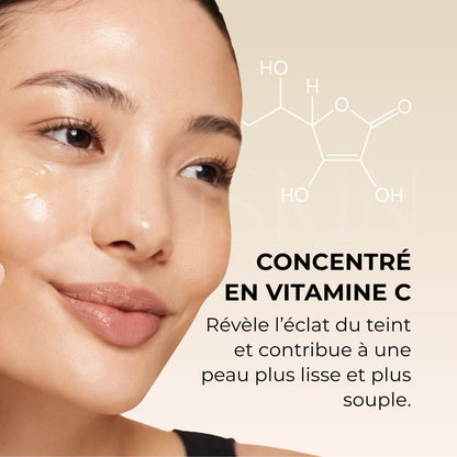 Image d'une femme avec l'ampoule Age-R à la vitamine C de Medicube