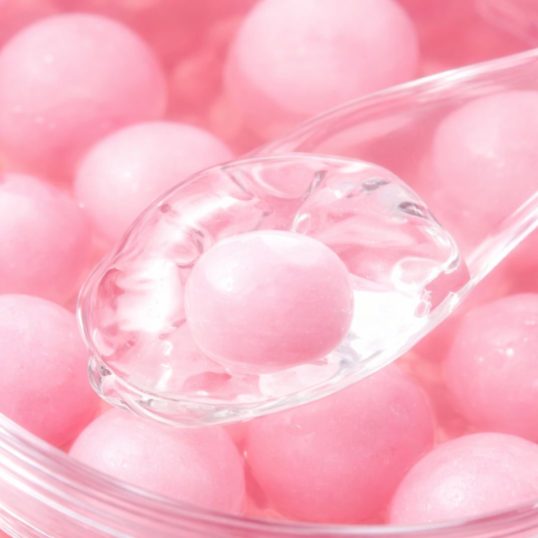 Photo zoomé d'une capsule de PDRN de saumon dans la crème Medicube
