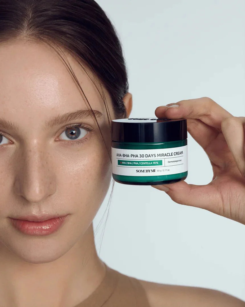 Femme avec la crème some by mi